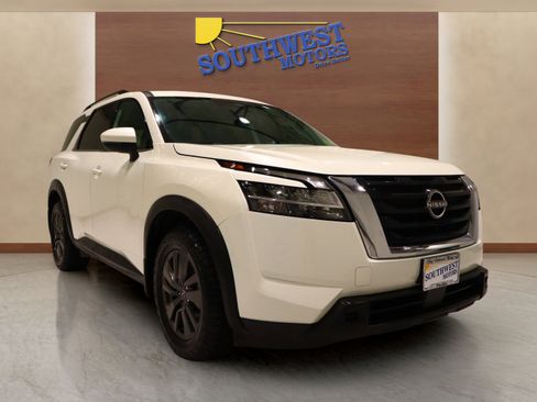 Used 2022 Nissan Pathfinder SV image 5