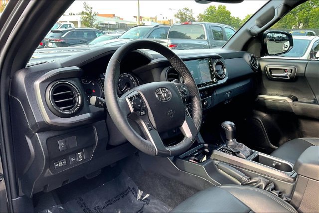 Used 2021 Toyota Tacoma TRD Sport w/ TRD Premium Sport Package AWD/4WD image 14
