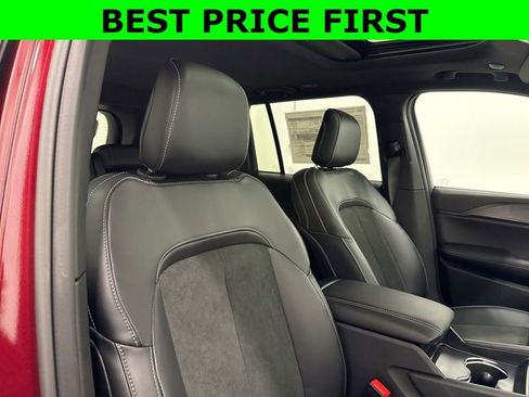 New 2025 Jeep Grand Cherokee Altitude AWD/4WD image 14