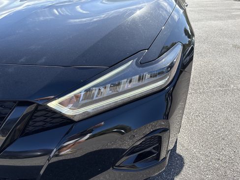 Used 2023 Nissan Maxima SR w/ Sport Mat Group image 10