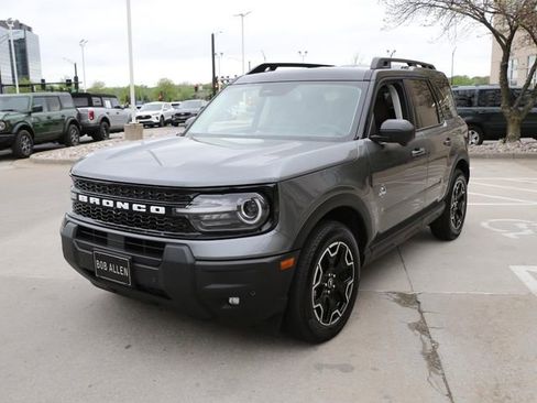 Used 2025 Ford Bronco Sport Outer Banks w/ Outer Banks Tech Package+ AWD/4WD image 2