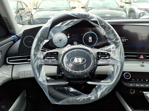 New 2025 Hyundai Elantra Limited image 12