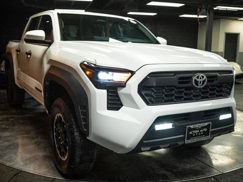 Used 2025 Toyota Tacoma TRD Off-Road image 5