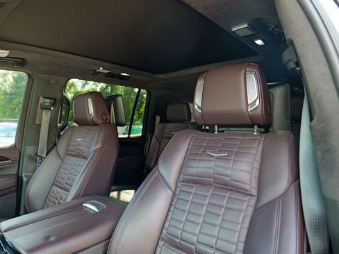 Used 2024 Cadillac Escalade ESV Premium Luxury Platinum AWD/4WD image 27