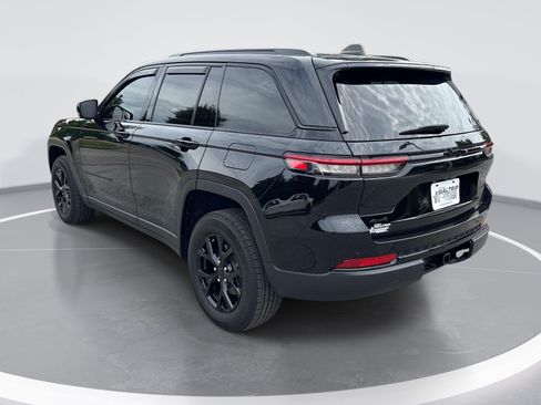Used 2024 Jeep Grand Cherokee Altitude AWD/4WD image 6