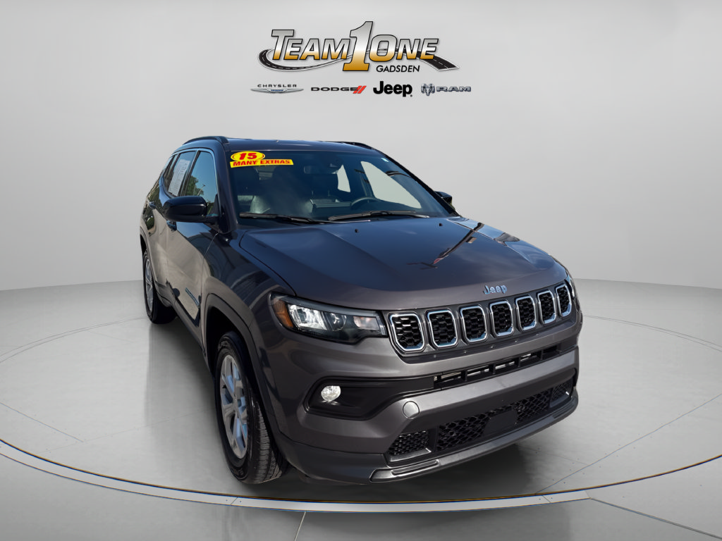 Used 2024 Jeep Compass Latitude AWD/4WD image 1