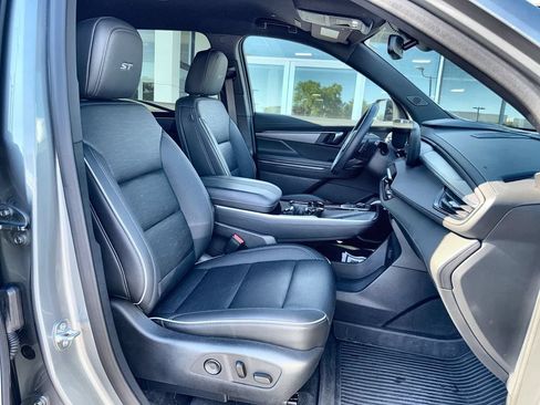 Used 2025 Buick Enclave Sport Touring w/ LPO, Floor Liner Package AWD/4WD image 28