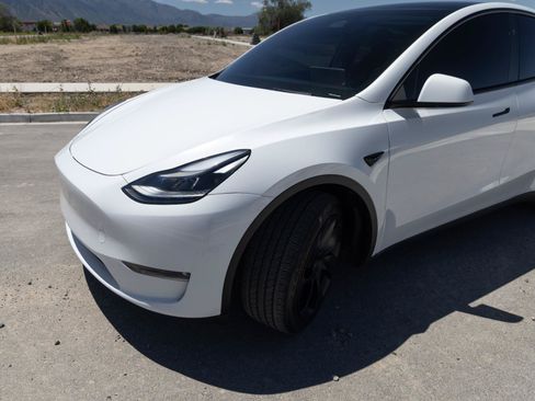 Used 2024 Tesla Model Y Long Range AWD/4WD image 5