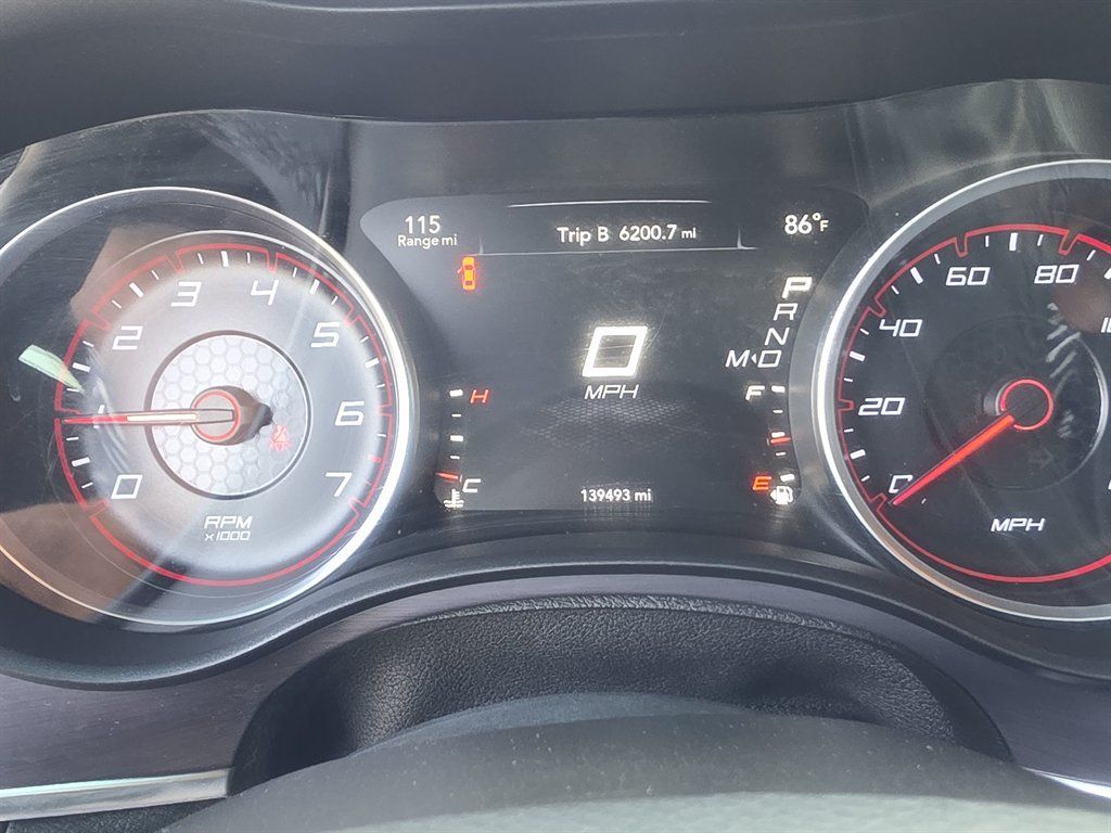 Used 2015 Dodge Charger SE RWD image 12