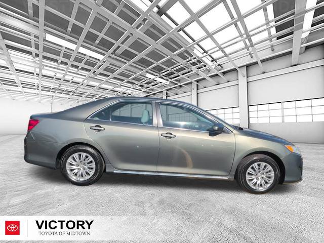 Used 2014 Toyota Camry LE FWD image 2
