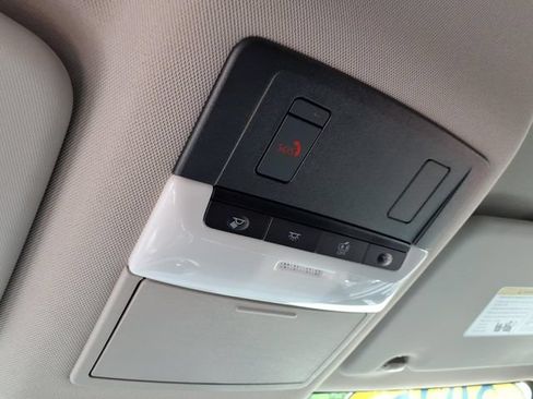 Used 2025 Nissan Rogue SV AWD/4WD image 18