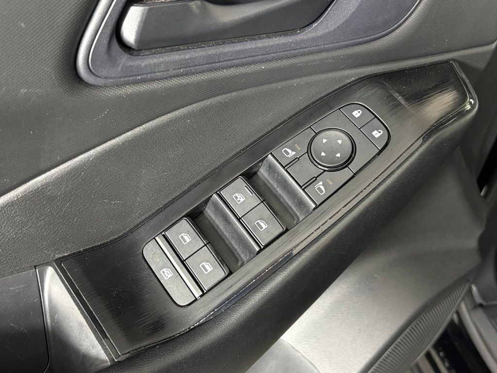 Used 2024 Nissan Rogue S FWD image 15