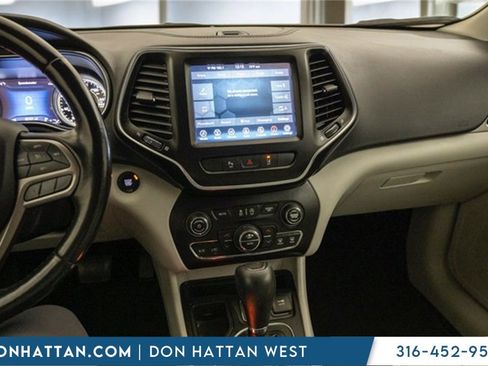 Used 2021 Jeep Cherokee Latitude Lux w/ Comfort/Convenience Group image 8