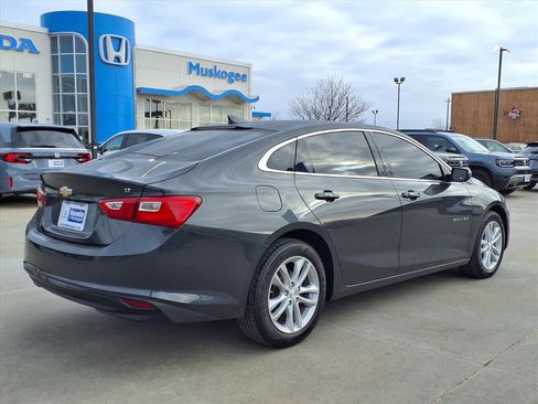 Used 2018 Chevrolet Malibu LT image 2