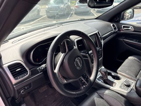 Used 2017 Jeep Grand Cherokee Trailhawk AWD/4WD image 7