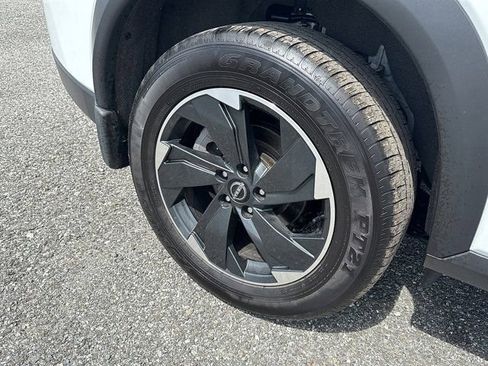 Used 2025 Nissan Rogue SV image 11