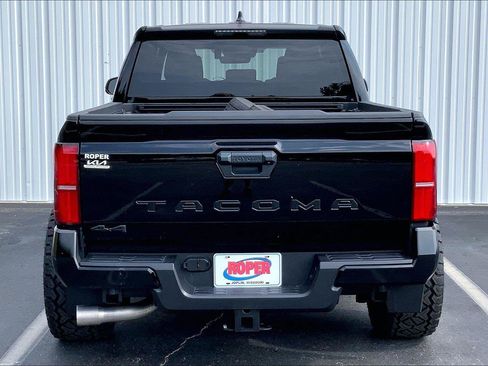 Used 2024 Toyota Tacoma SR5 AWD/4WD image 4