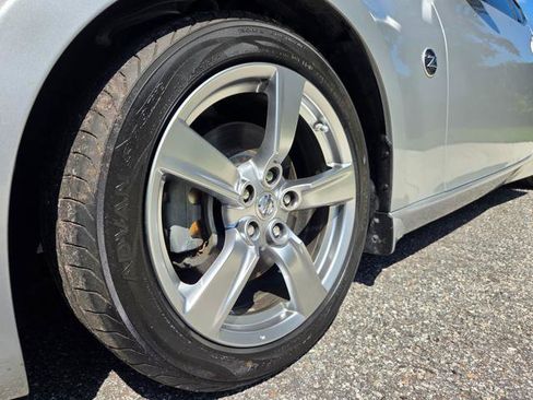 Used 2009 Nissan 370Z Touring image 11