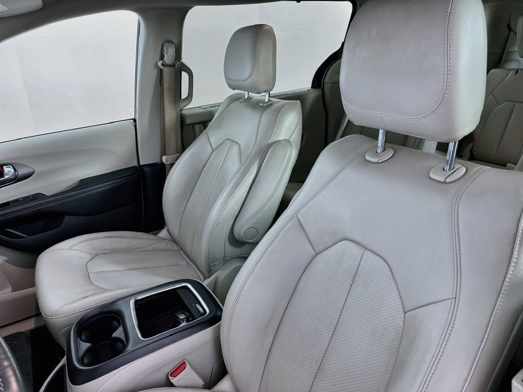Used 2021 Chrysler Pacifica Touring-L FWD image 26