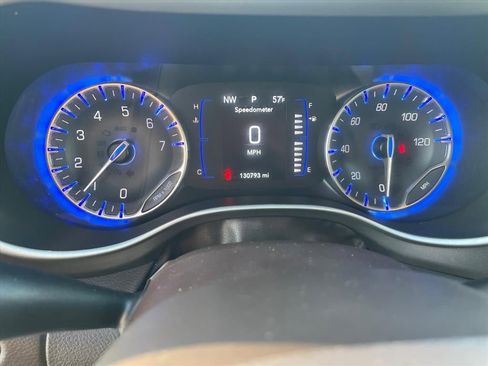 Used 2021 Chrysler Voyager LX image 11