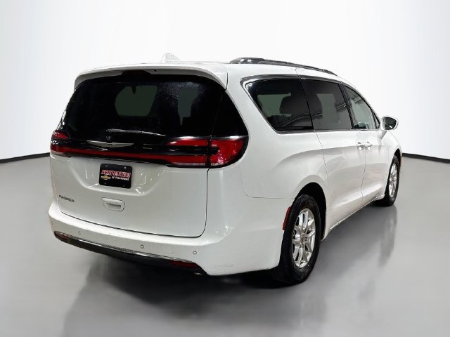 Used 2021 Chrysler Pacifica Touring-L FWD image 5