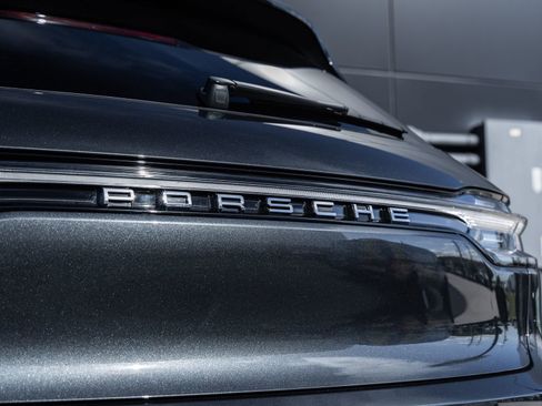 Certified 2026 Porsche Macan AWD/4WD image 16