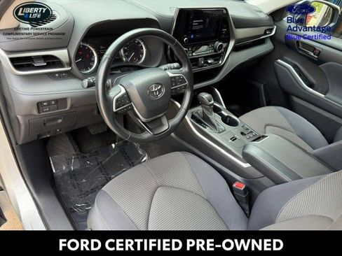 Used 2023 Toyota Highlander LE FWD image 11