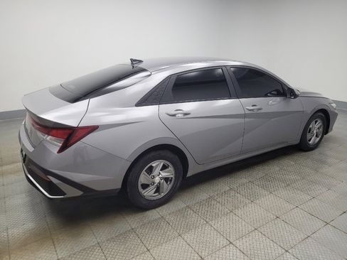 Used 2025 Hyundai Elantra SE image 10