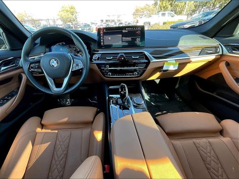 Used 2023 BMW 540i w/ Convenience Package RWD image 10