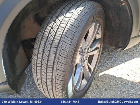 Used 2022 Ford Explorer XLT w/ XLT Sport Appearance Package image 35