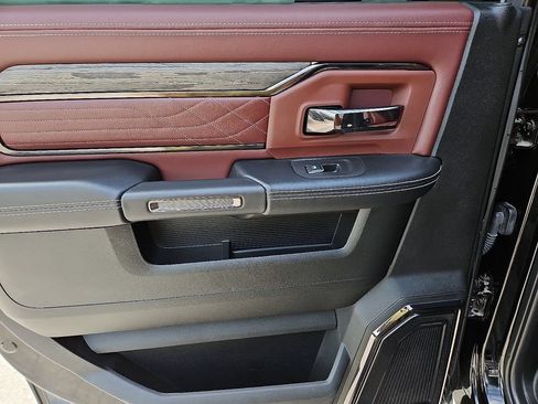 Used 2025 RAM 2500 Limited AWD/4WD image 18