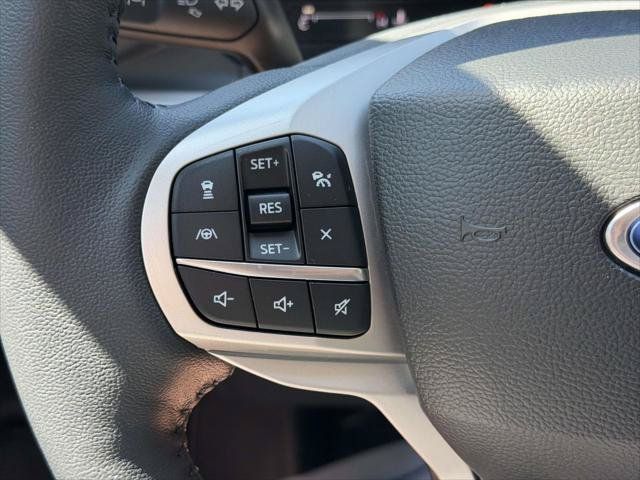 Used 2023 Ford Explorer XLT w/ Equipment Group 202A AWD/4WD image 24