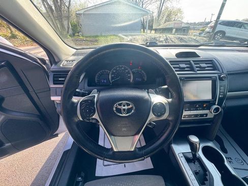 Used 2014 Toyota Camry SE w/ Moonroof Package image 16