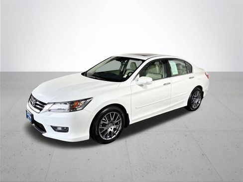 Used 2014 Honda Accord Touring image 2