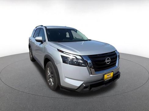Used 2025 Nissan Pathfinder SV AWD/4WD image 3
