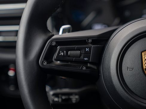 Certified 2026 Porsche Macan Turbo image 7