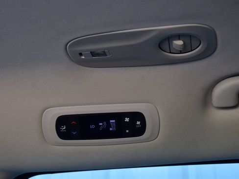 Used 2023 Chrysler Voyager LX FWD image 21