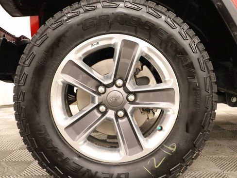Used 2021 Jeep Wrangler Unlimited Sahara AWD/4WD image 6