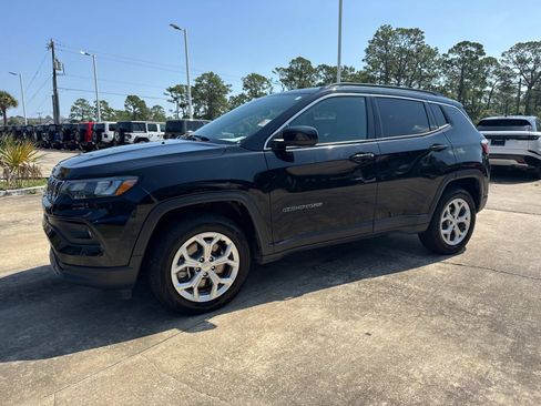 Used 2024 Jeep Compass Latitude AWD/4WD image 7