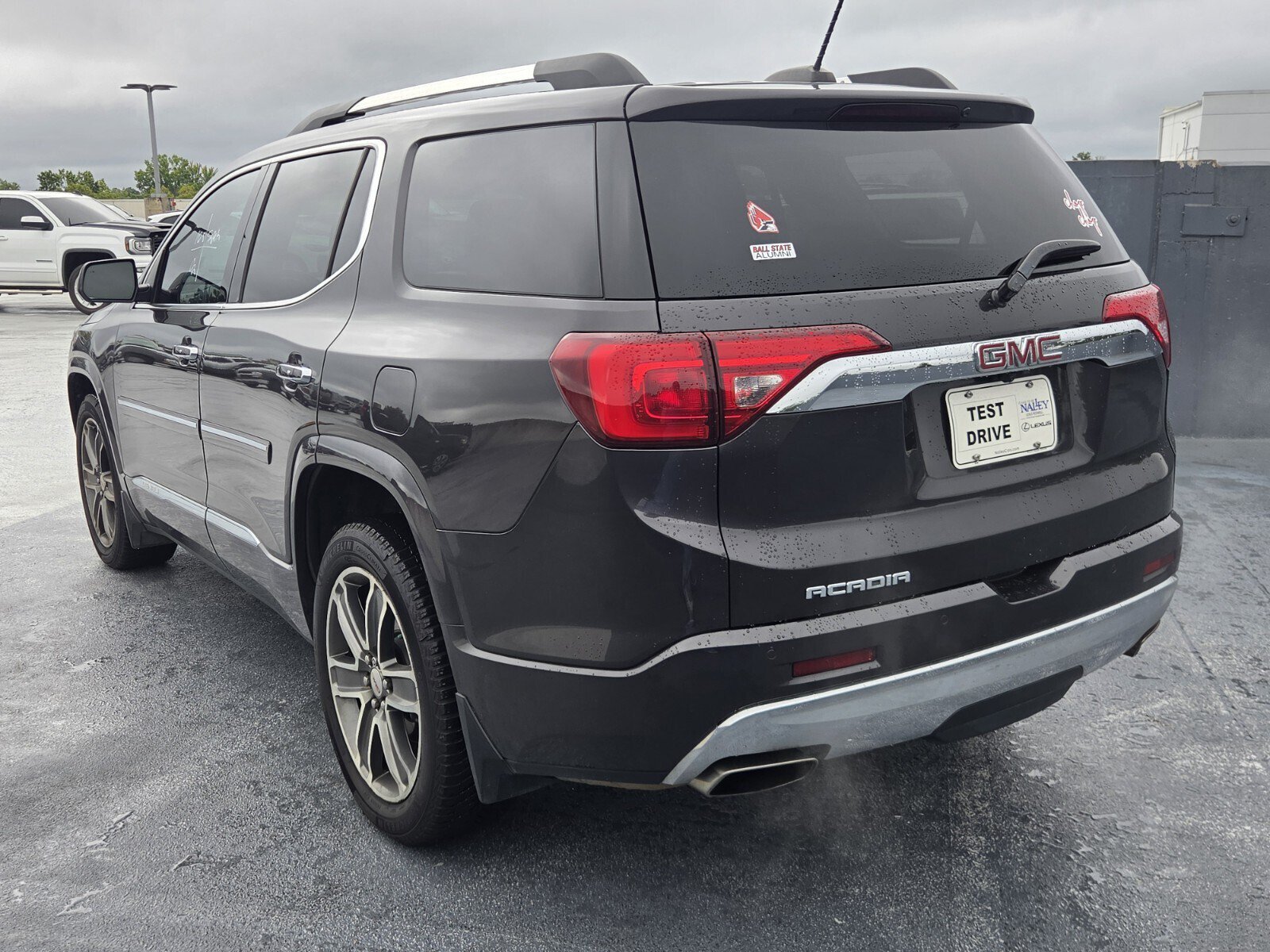 Used 2018 GMC Acadia Denali w/ Technology Package FWD image 3