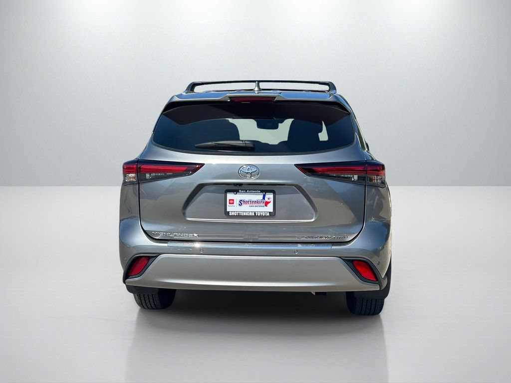 Certified 2026 Toyota Highlander Platinum AWD/4WD image 6
