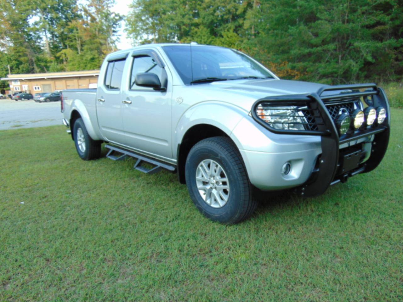 Used 2016 Nissan Frontier SV AWD/4WD image 2