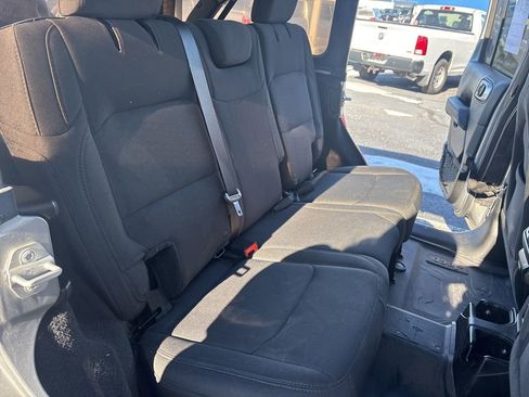 Used 2018 Jeep Wrangler Unlimited Sahara image 37