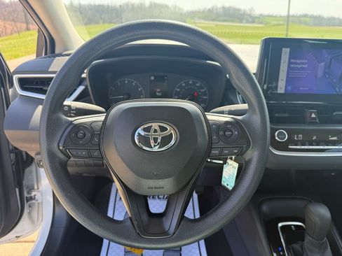 Used 2025 Toyota Corolla LE image 29