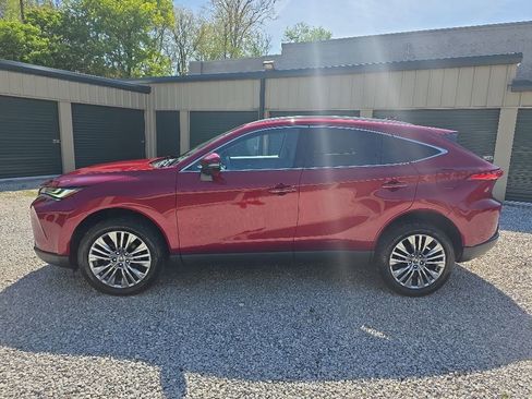 Certified 2024 Toyota Venza XLE AWD/4WD image 3