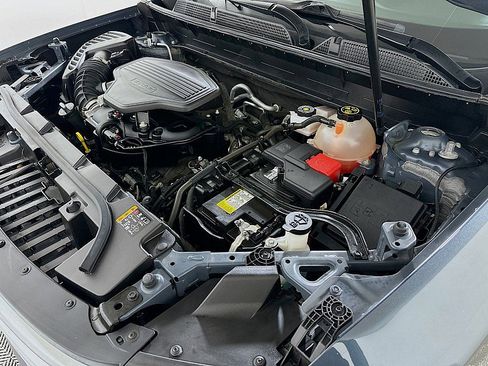 Used 2020 GMC Acadia SLE w/ Driver Convenience Package image 31