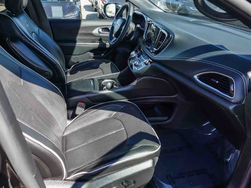 Used 2025 Chrysler Pacifica Limited FWD image 15