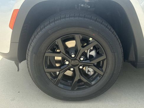 New 2026 Jeep Grand Cherokee Altitude RWD image 4