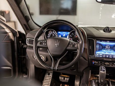 Used 2019 Maserati Levante S GranSport image 39