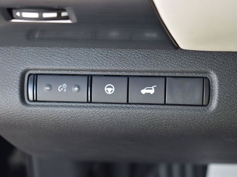 Used 2025 Nissan Pathfinder SL FWD image 43